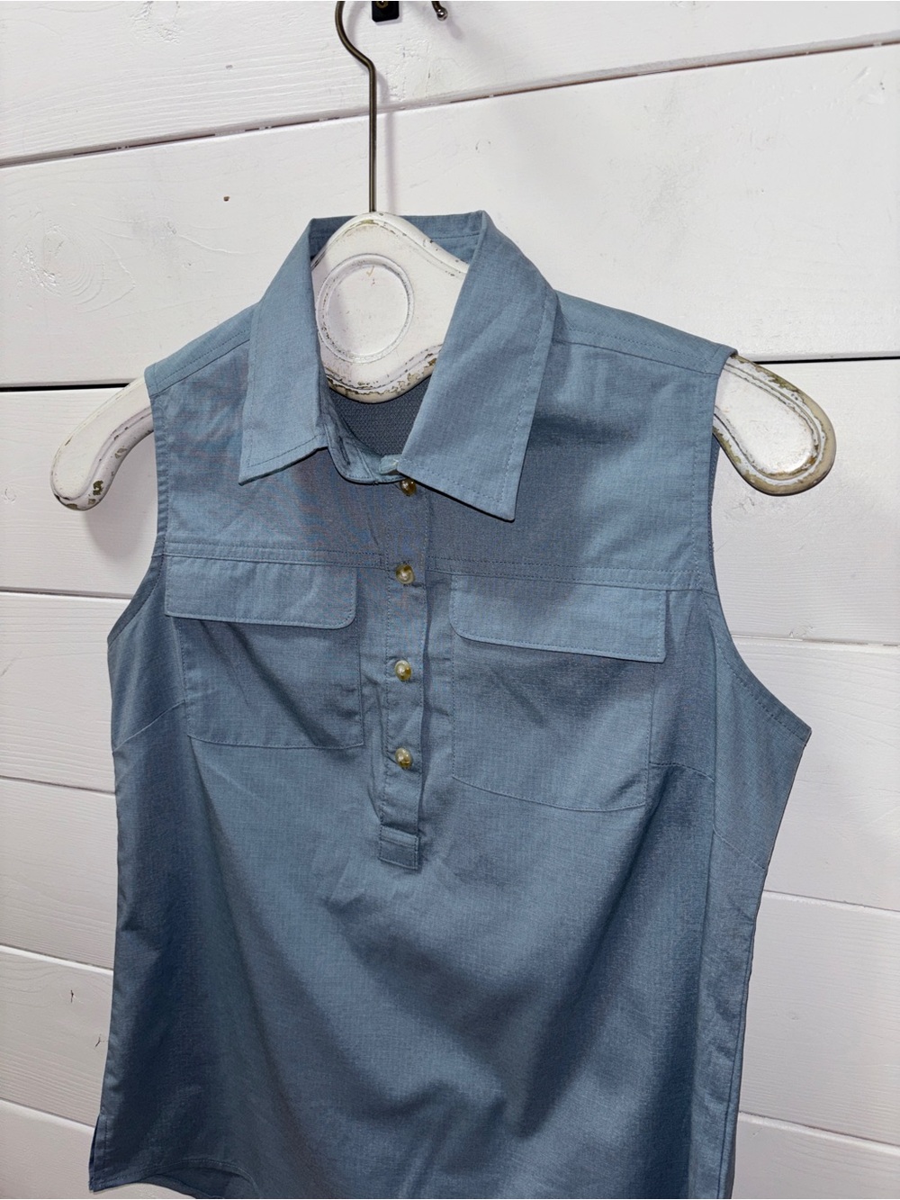 The American Outdoorsman – Women’s Sleeveless Outdoor Shirt – Blue – Size S/P - Picture 5 of 9